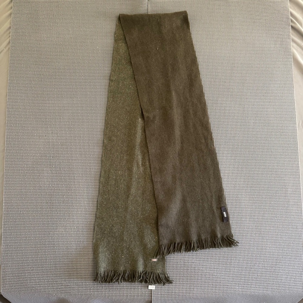 Hugo Boss Scarf Mens Olive Green Speckled Knit Reversible Fringe Logo Accessory